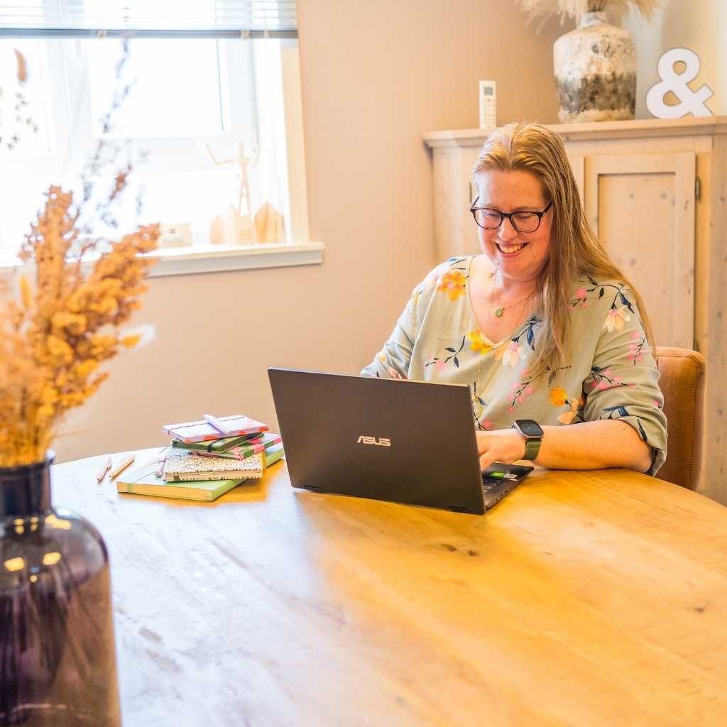 Freelance tekstschrijver aan het werk Angela Versluys Vooral Tekst